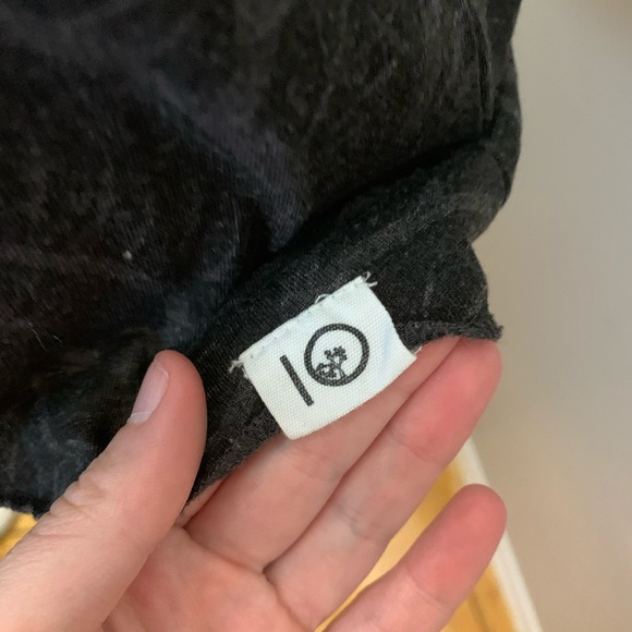 10 Tree | Grey Leaf Print Tank - Picture 4 of 6